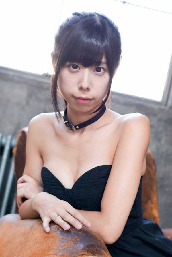 新井ゆうこ寄り目