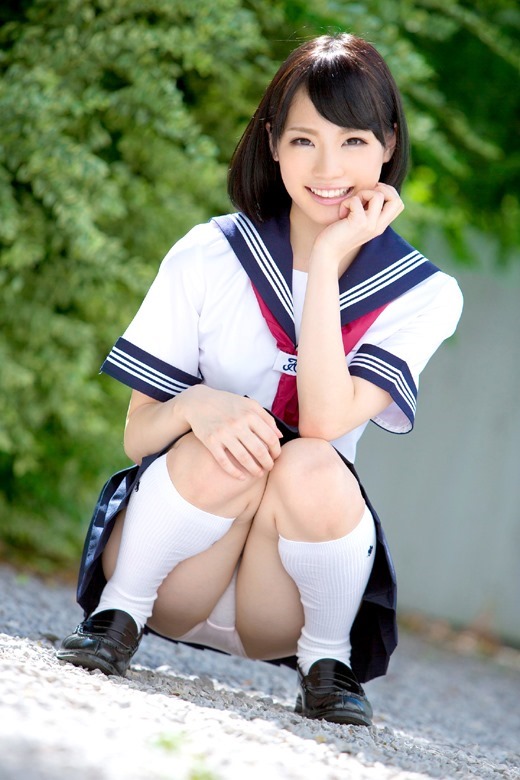 しゃがみパンチラ