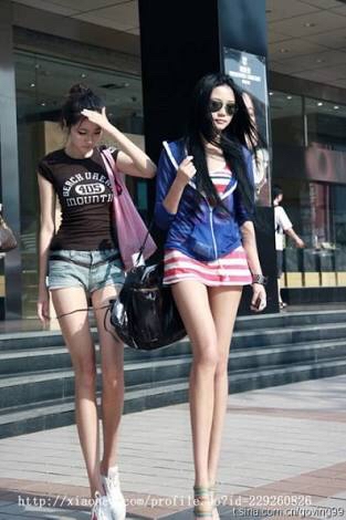 スタイルの良い中国人女性