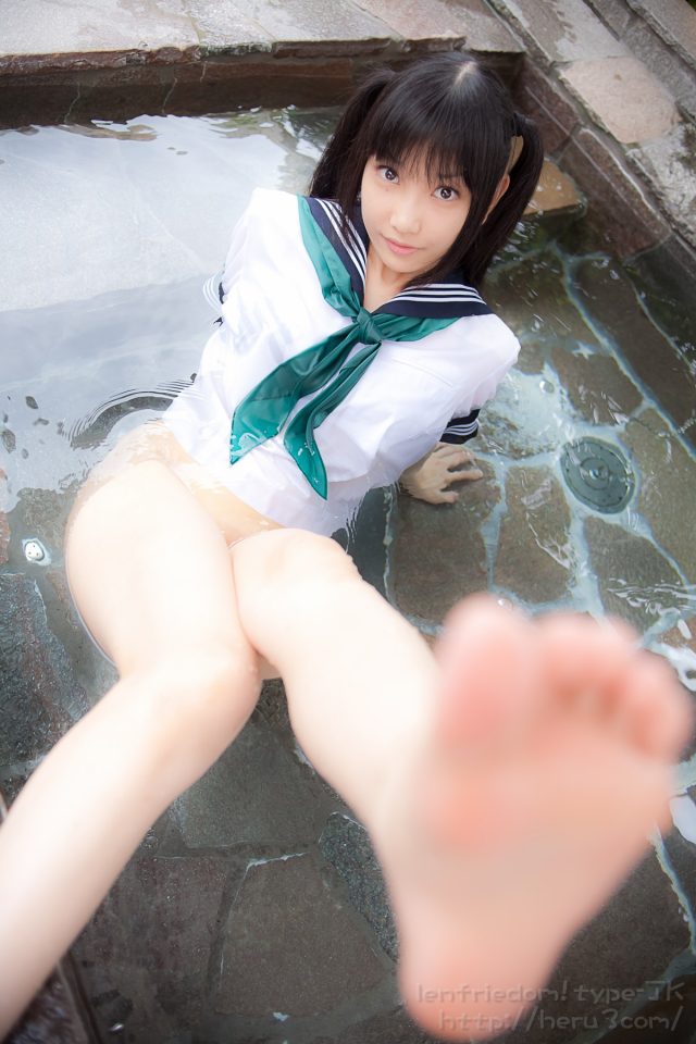 lenfried 純白パンツのパンチラがエロい セーラー服のコスプレ画像