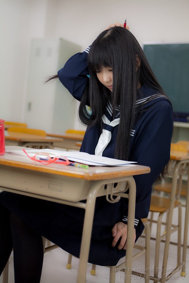 lenfried 純白パンツのパンチラがエロい セーラー服のコスプレ画像