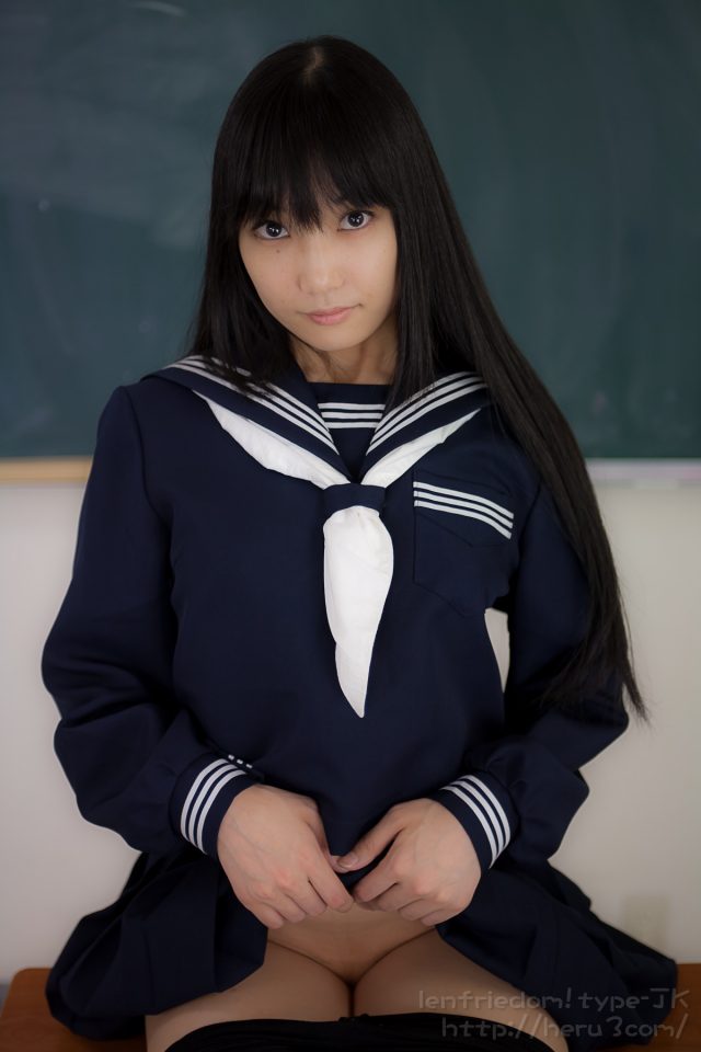 lenfried 純白パンツのパンチラがエロい セーラー服のコスプレ画像