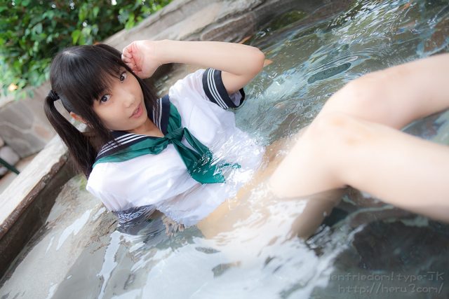 lenfried 純白パンツのパンチラがエロい セーラー服のコスプレ画像
