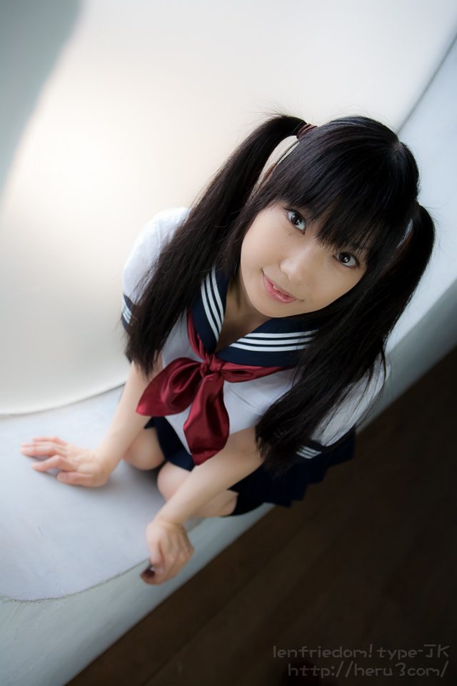 lenfried 純白パンツのパンチラがエロい セーラー服のコスプレ画像