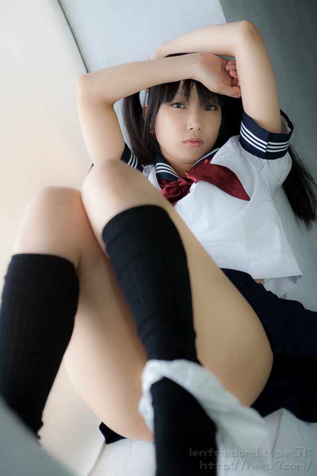 lenfried 純白パンツのパンチラがエロい セーラー服のコスプレ画像