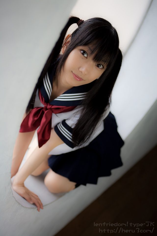 lenfried 純白パンツのパンチラがエロい セーラー服のコスプレ画像