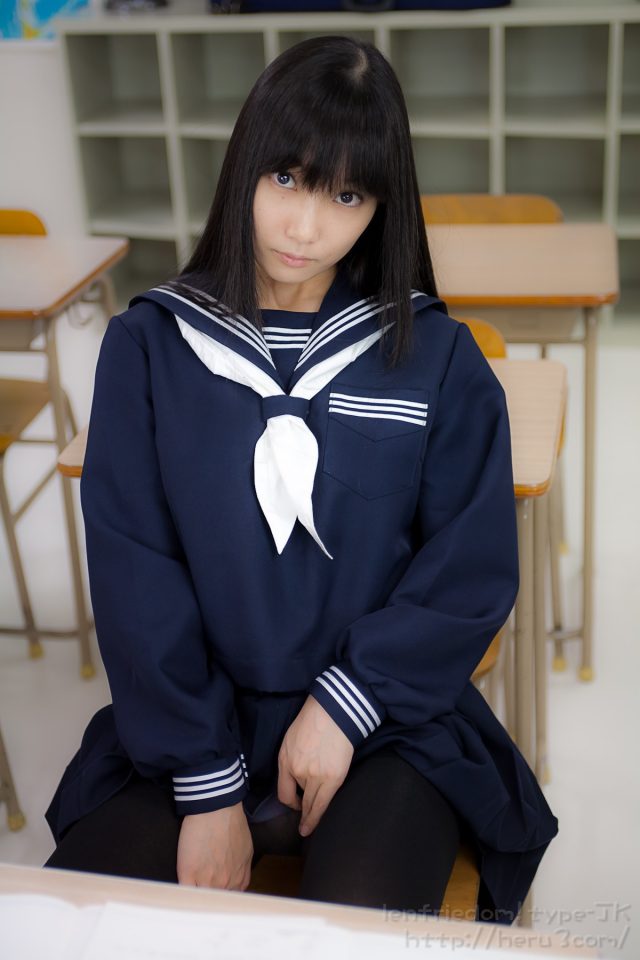 lenfried 純白パンツのパンチラがエロい セーラー服のコスプレ画像