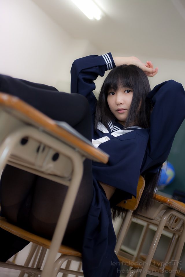 lenfried 純白パンツのパンチラがエロい セーラー服のコスプレ画像