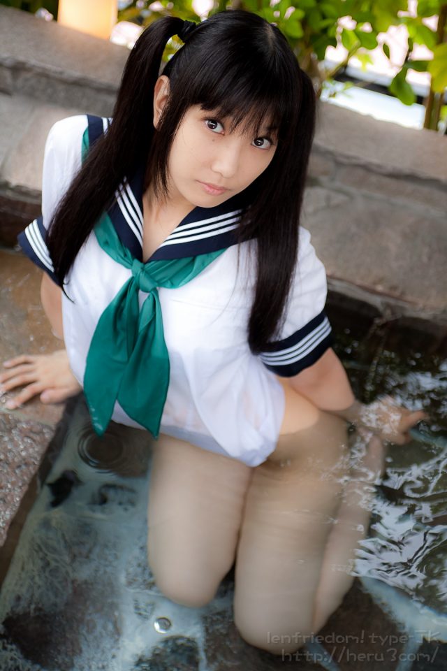 lenfried 純白パンツのパンチラがエロい セーラー服のコスプレ画像