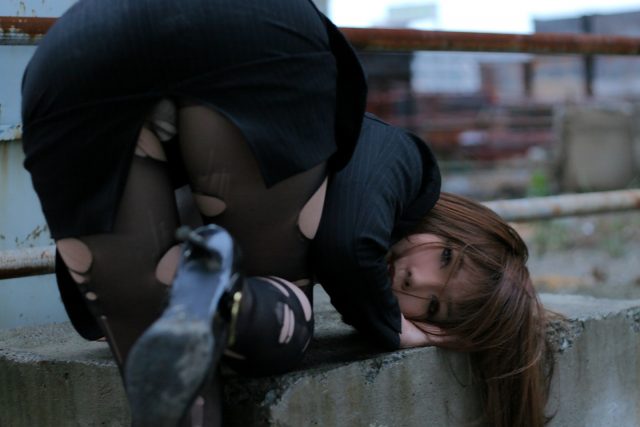 日暮りん ビリビリに破かれたストッキングがエロい OLのコスプレ画像