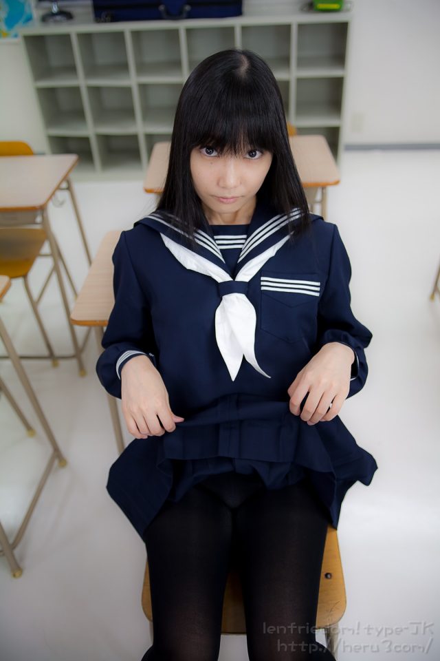 lenfried 純白パンツのパンチラがエロい セーラー服のコスプレ画像