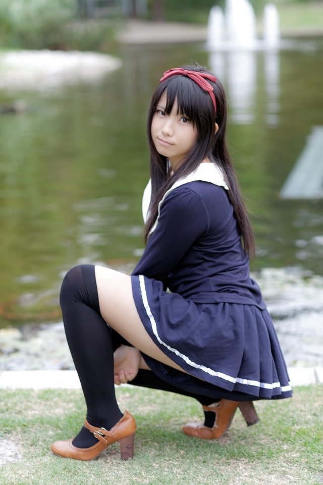 えなこ ムチムチな太ももにパンチラしそうなミニスカがエロい 私服コスプレ画像