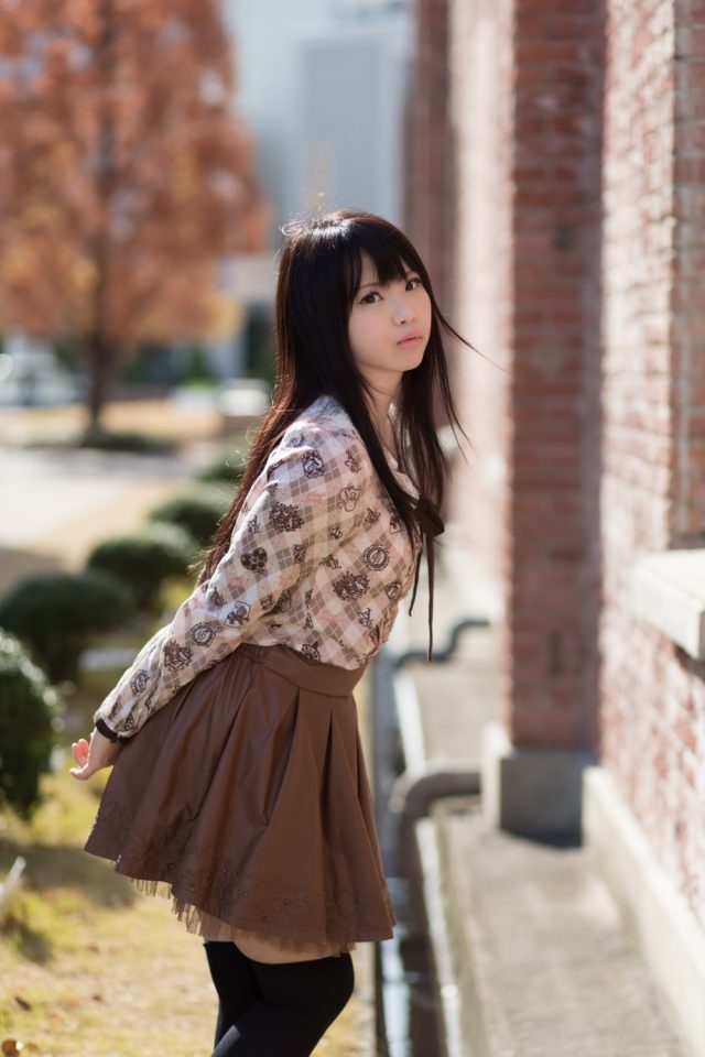 えなこ ムチムチな太ももにパンチラしそうなミニスカがエロい 私服コスプレ画像