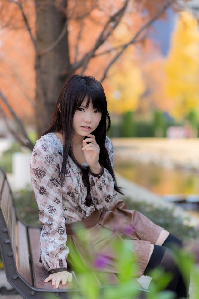 えなこ ムチムチな太ももにパンチラしそうなミニスカがエロい 私服コスプレ画像