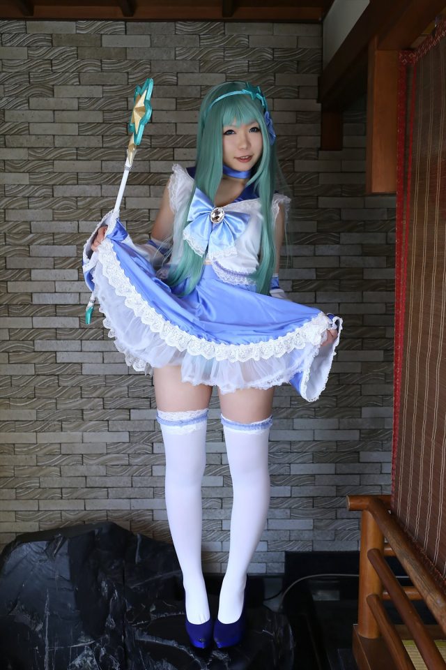 日暮りん Tバックが食い込んだ尻がエロい 『東方project』 東風谷早苗のコスプレ画像