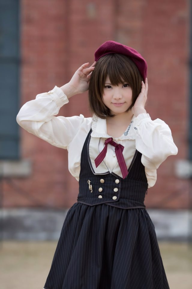 えなこ ムチムチな太ももにパンチラしそうなミニスカがエロい 私服コスプレ画像