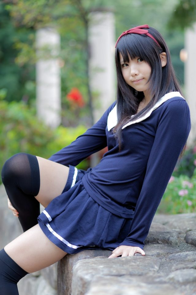 えなこ ムチムチな太ももにパンチラしそうなミニスカがエロい 私服コスプレ画像