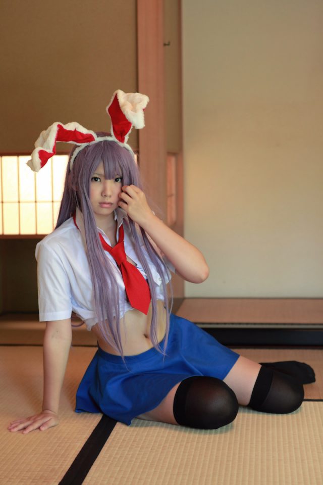 えなこ 丸出しの太ももがエロい 『東方project」 優曇華院のコスプレ画像