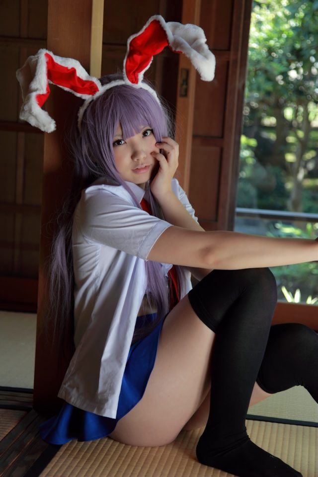 えなこ 丸出しの太ももがエロい 『東方project」 優曇華院のコスプレ画像