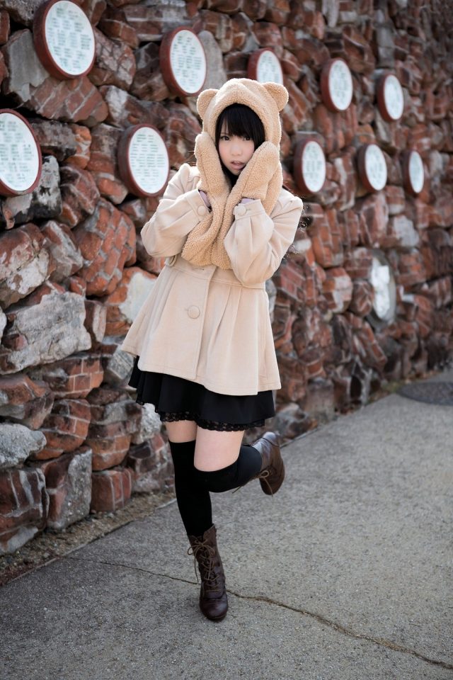 えなこ ムチムチな太ももにパンチラしそうなミニスカがエロい 私服コスプレ画像