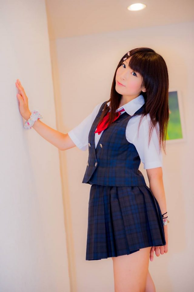 コスプレイヤー真白ゆき パンツが見えそうなミニスカのJK制服コスプレ画像