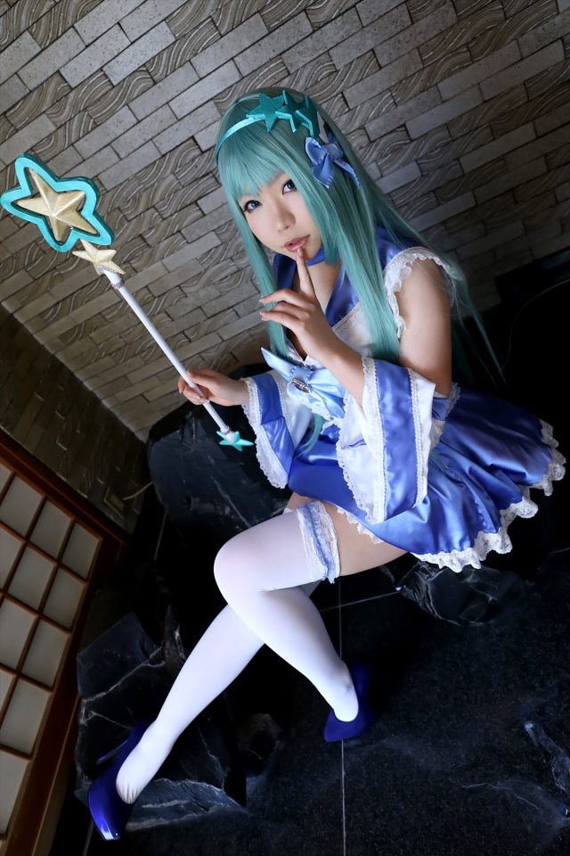 日暮りん Tバックが食い込んだ尻がエロい 『東方project』 東風谷早苗のコスプレ画像