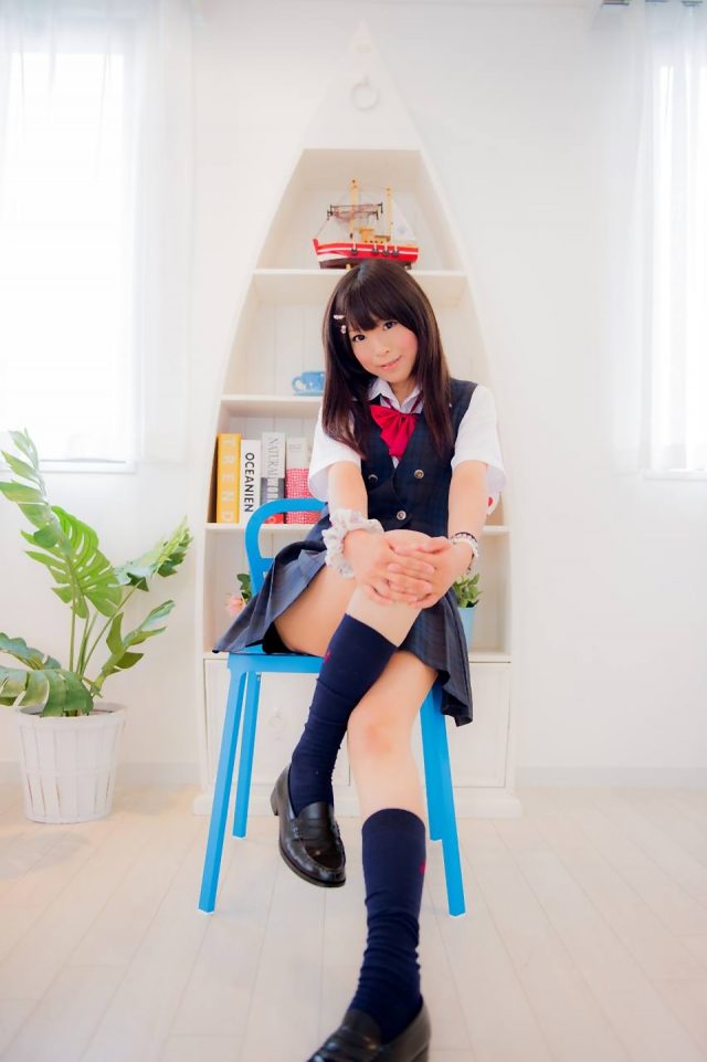コスプレイヤー真白ゆき パンツが見えそうなミニスカのJK制服コスプレ画像