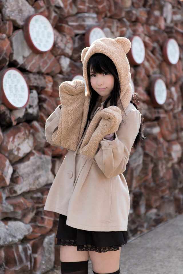 えなこ ムチムチな太ももにパンチラしそうなミニスカがエロい 私服コスプレ画像