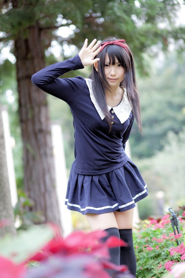 えなこ ムチムチな太ももにパンチラしそうなミニスカがエロい 私服コスプレ画像