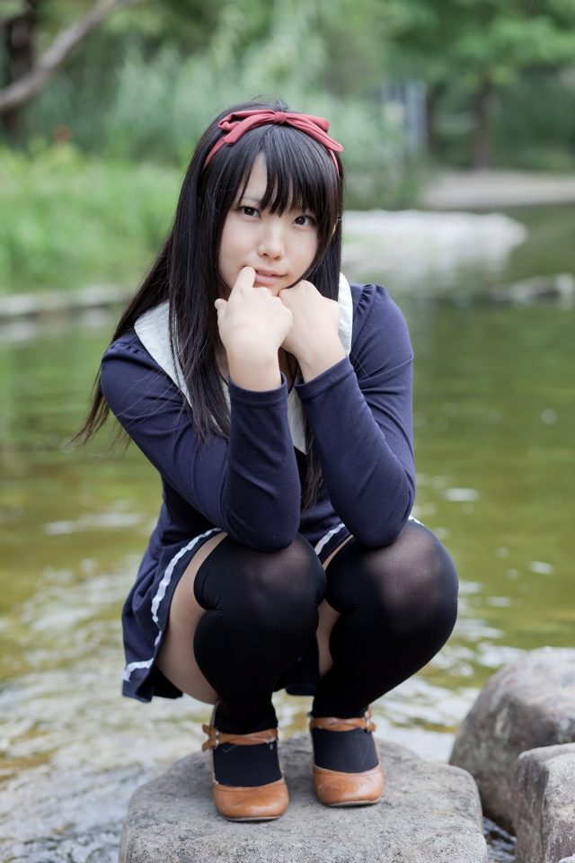 えなこ ムチムチな太ももにパンチラしそうなミニスカがエロい 私服コスプレ画像