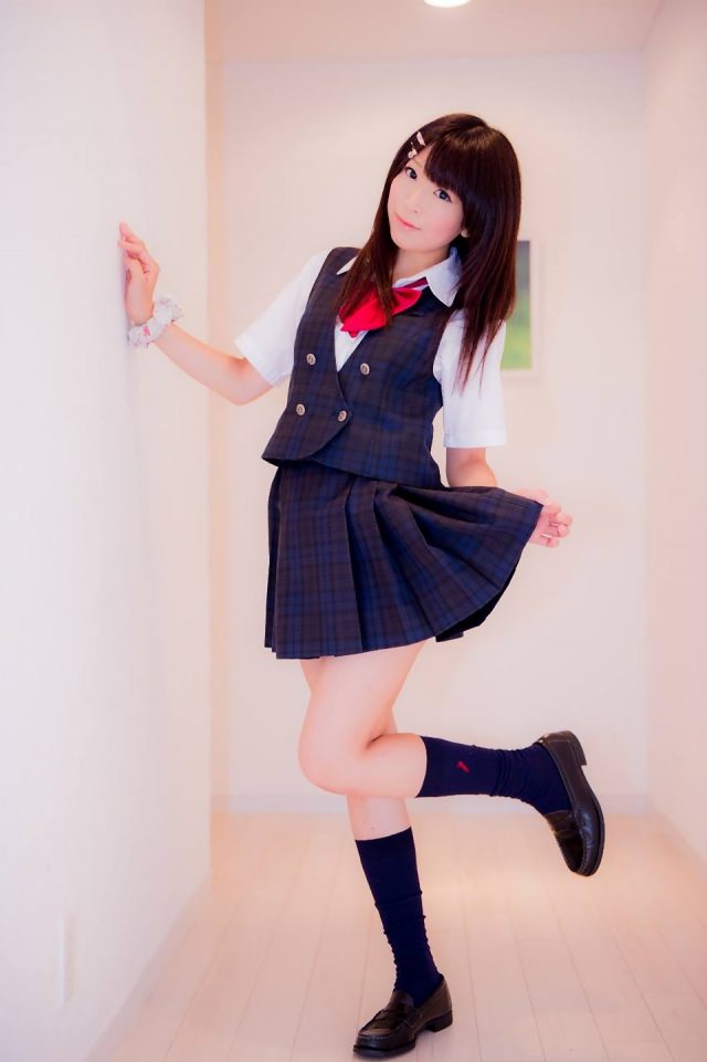 コスプレイヤー真白ゆき パンツが見えそうなミニスカのJK制服コスプレ画像