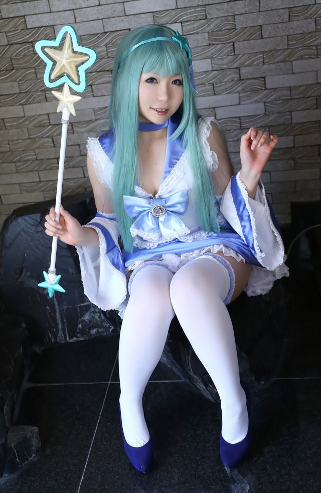 日暮りん Tバックが食い込んだ尻がエロい 『東方project』 東風谷早苗のコスプレ画像