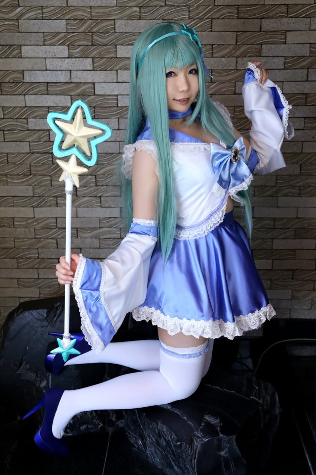 日暮りん Tバックが食い込んだ尻がエロい 『東方project』 東風谷早苗のコスプレ画像