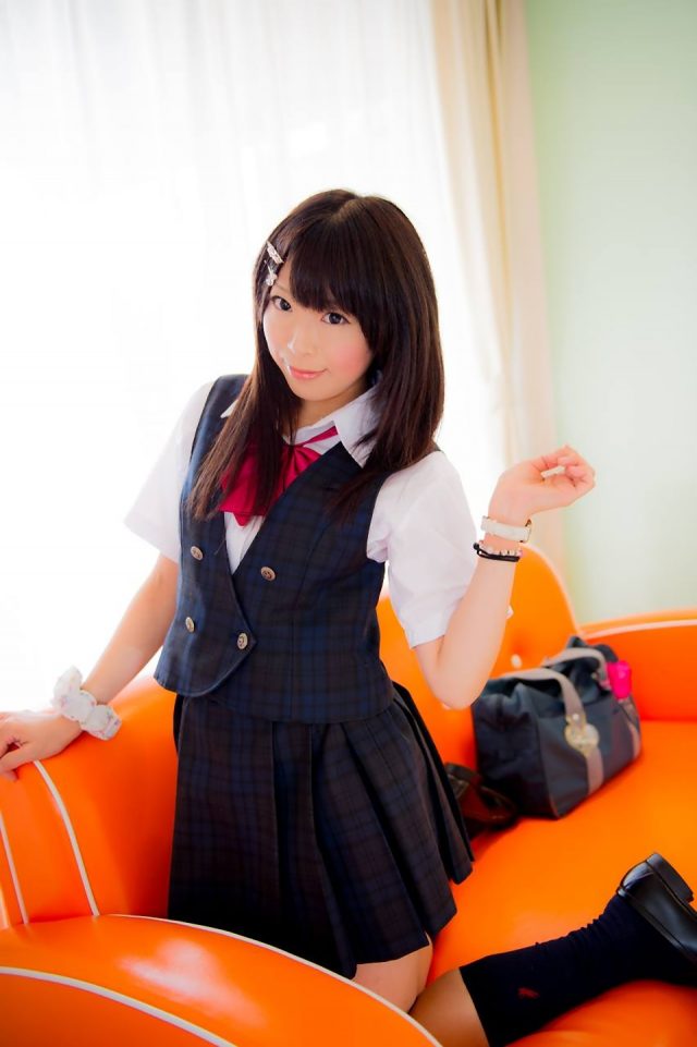 コスプレイヤー真白ゆき パンツが見えそうなミニスカのJK制服コスプレ画像