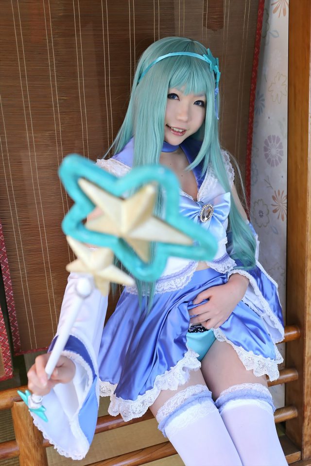 日暮りん Tバックが食い込んだ尻がエロい 『東方project』 東風谷早苗のコスプレ画像