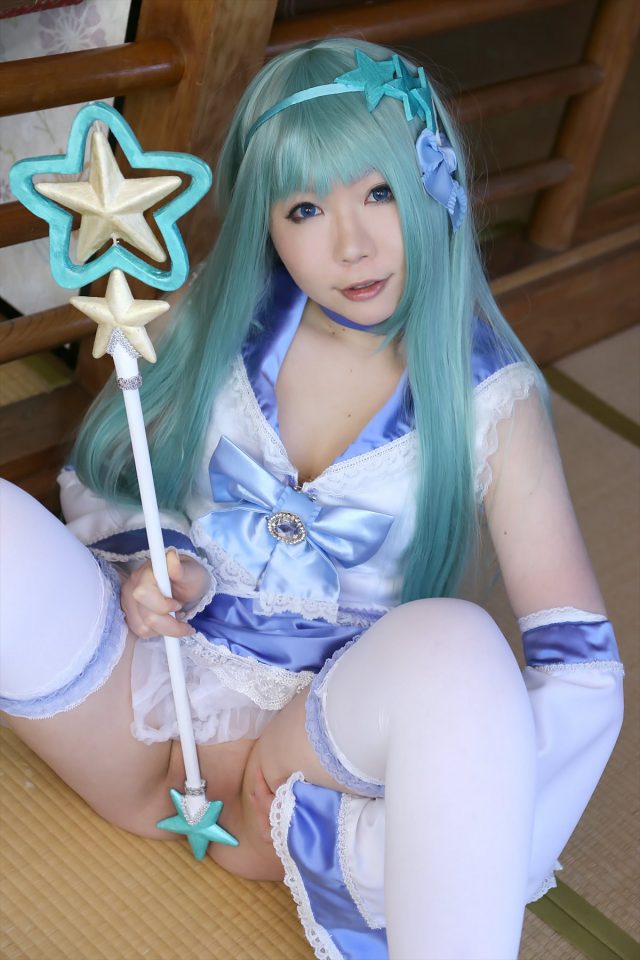日暮りん Tバックが食い込んだ尻がエロい 『東方project』 東風谷早苗のコスプレ画像