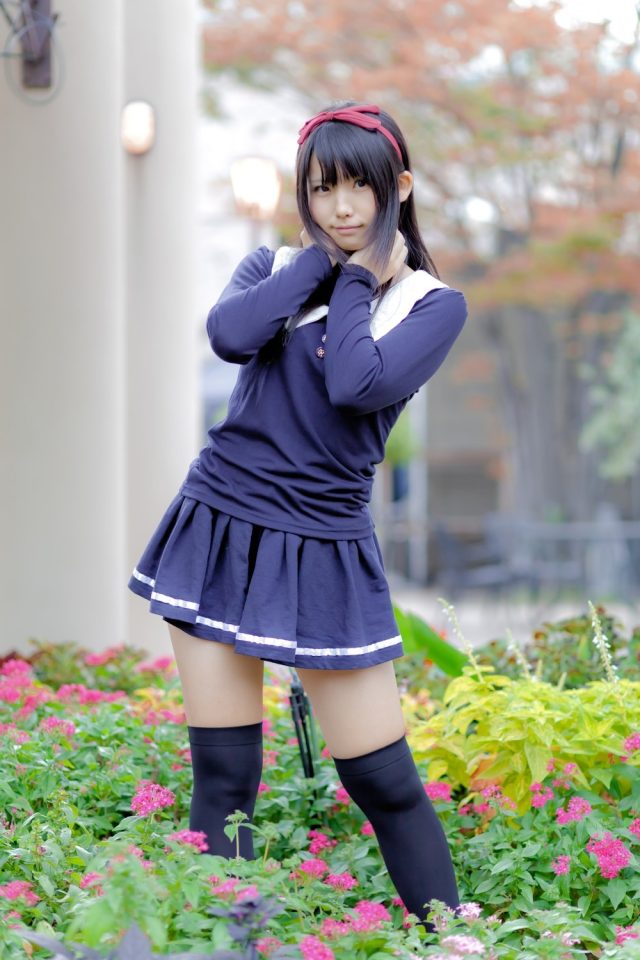 えなこ ムチムチな太ももにパンチラしそうなミニスカがエロい 私服コスプレ画像