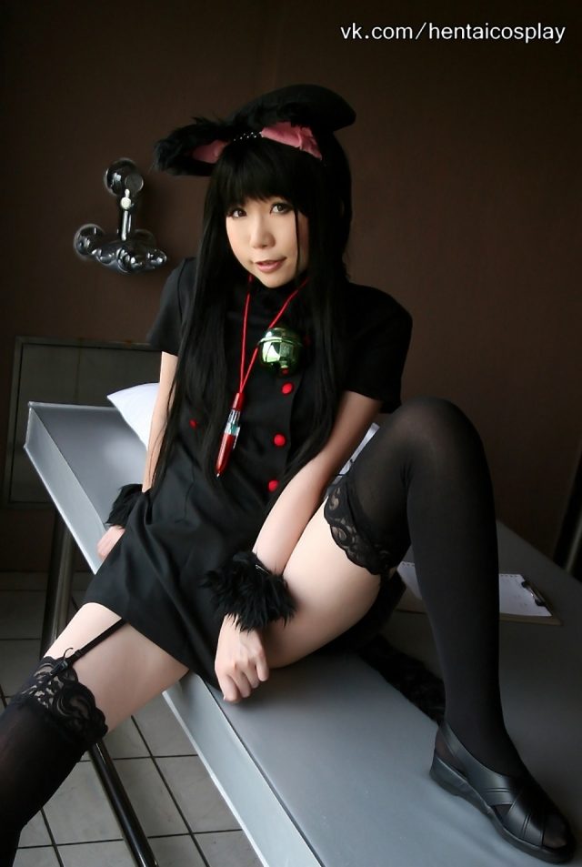 日暮りん マンコとアナルにエッチな注射をする姿がエロい 猫耳ナースのコスプレ画像