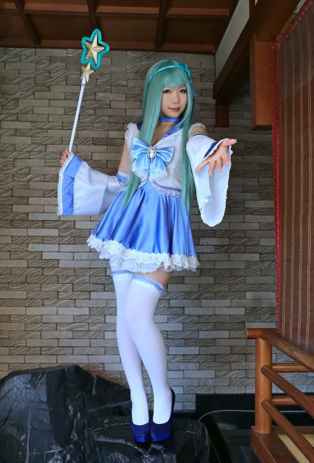日暮りん Tバックが食い込んだ尻がエロい 『東方project』 東風谷早苗のコスプレ画像