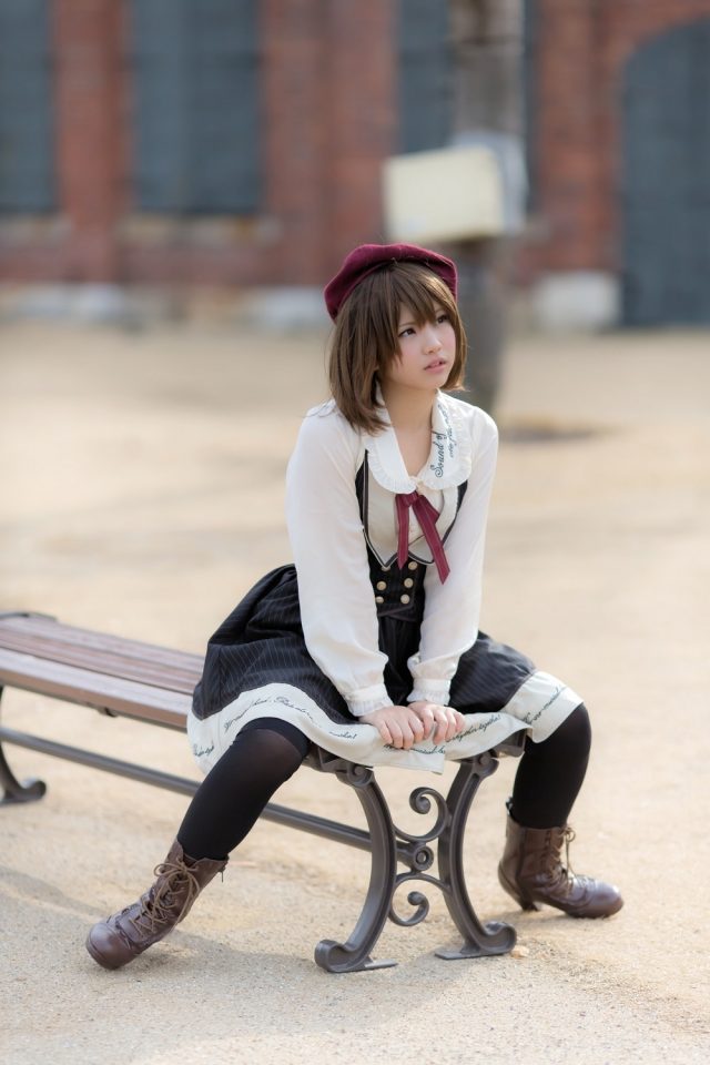 えなこ ムチムチな太ももにパンチラしそうなミニスカがエロい 私服コスプレ画像