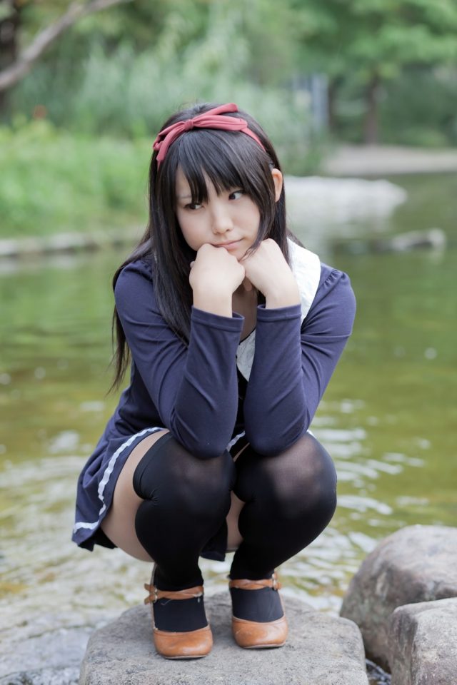 えなこ ムチムチな太ももにパンチラしそうなミニスカがエロい 私服コスプレ画像