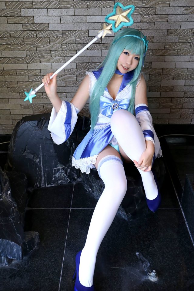日暮りん Tバックが食い込んだ尻がエロい 『東方project』 東風谷早苗のコスプレ画像