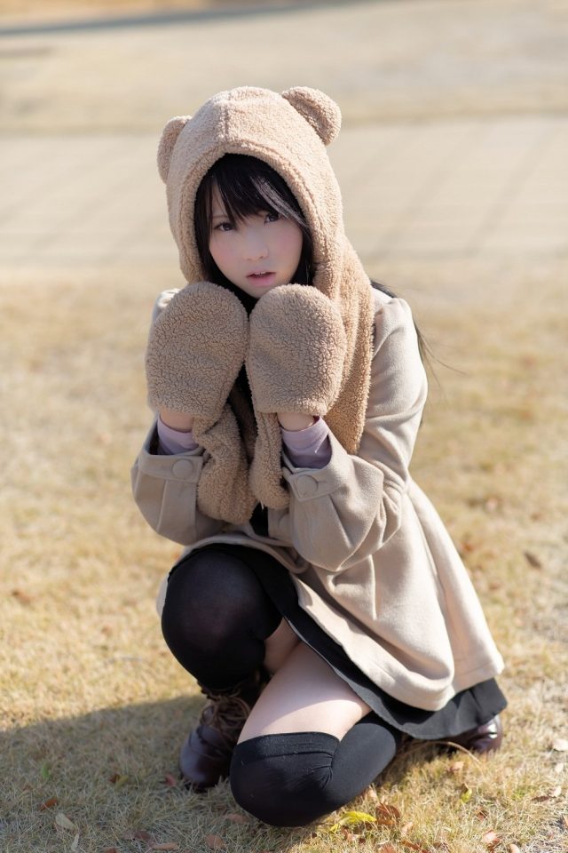 えなこ ムチムチな太ももにパンチラしそうなミニスカがエロい 私服コスプレ画像