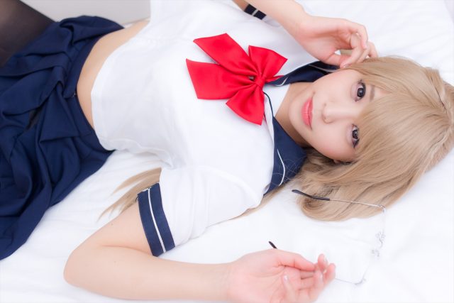 コスプレイヤーつぐ ストッキング越しに透けるパンツがエロい 『超昂天使エスカレイヤー』 高円寺沙由香のセーラー服コスプレ画像