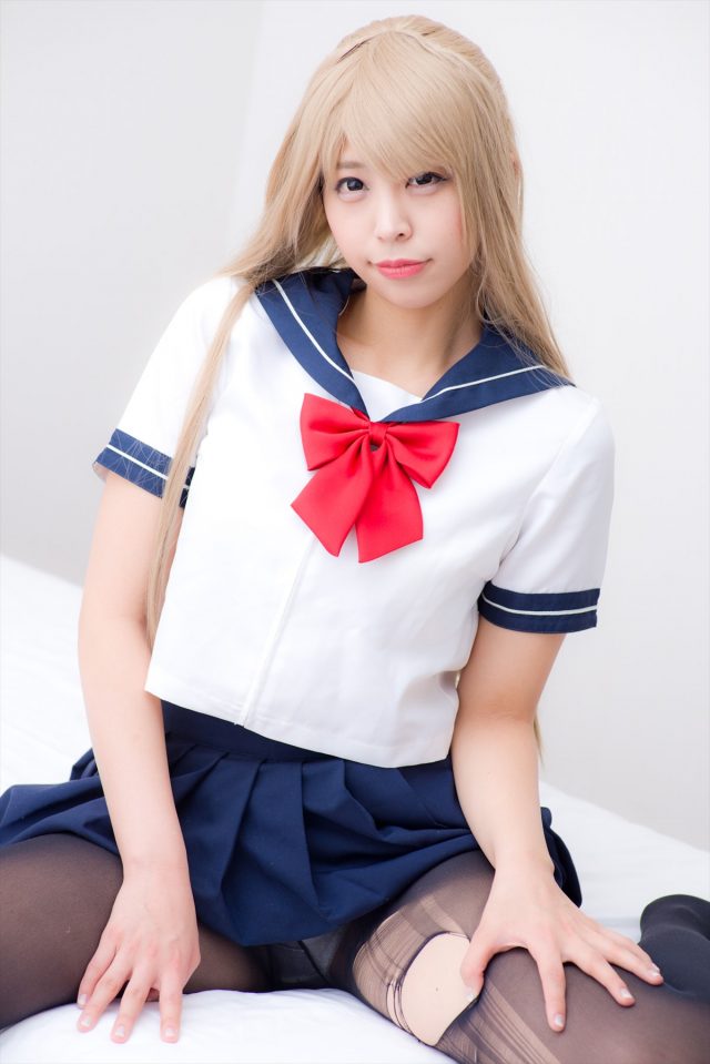 コスプレイヤーつぐ ストッキング越しに透けるパンツがエロい 『超昂天使エスカレイヤー』 高円寺沙由香のセーラー服コスプレ画像