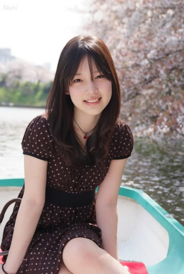 内田真礼 短足 エロ 太もも