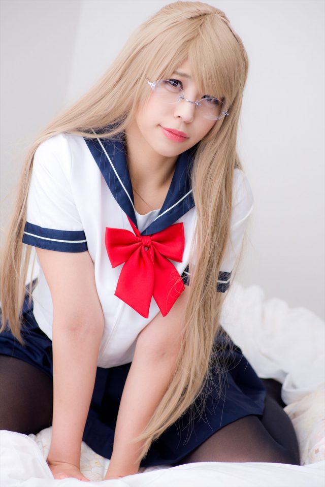 コスプレイヤーつぐ ストッキング越しに透けるパンツがエロい 『超昂天使エスカレイヤー』 高円寺沙由香のセーラー服コスプレ画像