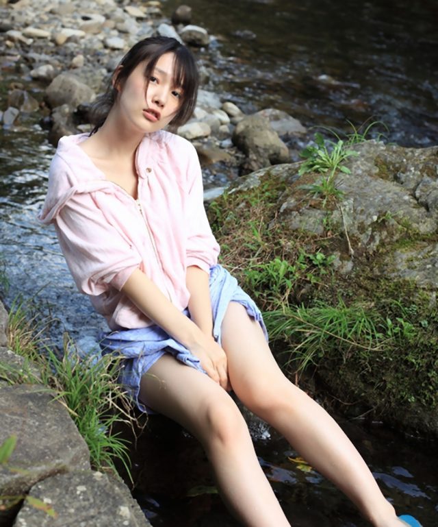 内田真礼 短足 エロ 太もも