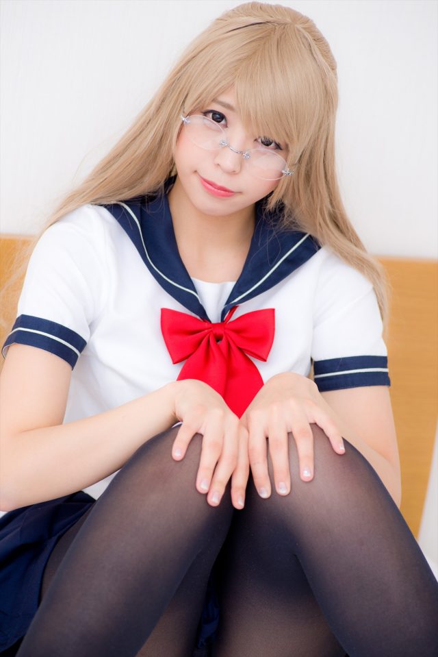 コスプレイヤーつぐ ストッキング越しに透けるパンツがエロい 『超昂天使エスカレイヤー』 高円寺沙由香のセーラー服コスプレ画像