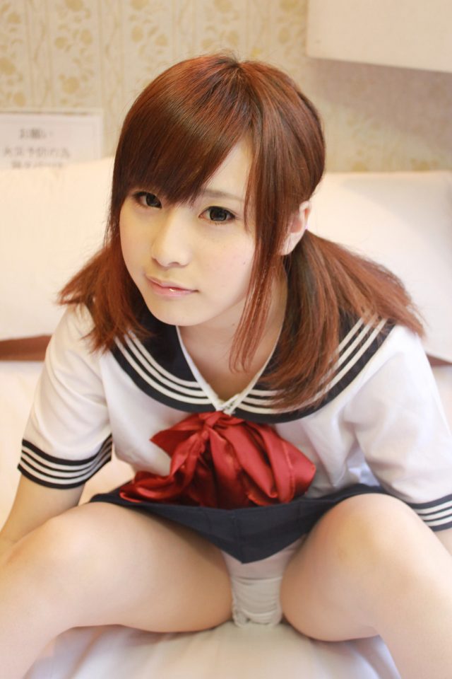 逢坂愛 セーラー服 ルーズソックス コスプレ